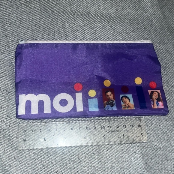 Hi, selling this cute case (could be for pencils ✏️, makeup 💄,receipts 🧾, etc) - Picture 5 of 5